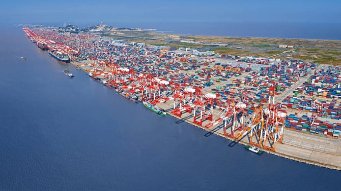 Porto de águas profundas de Yangshan, em Shanghai