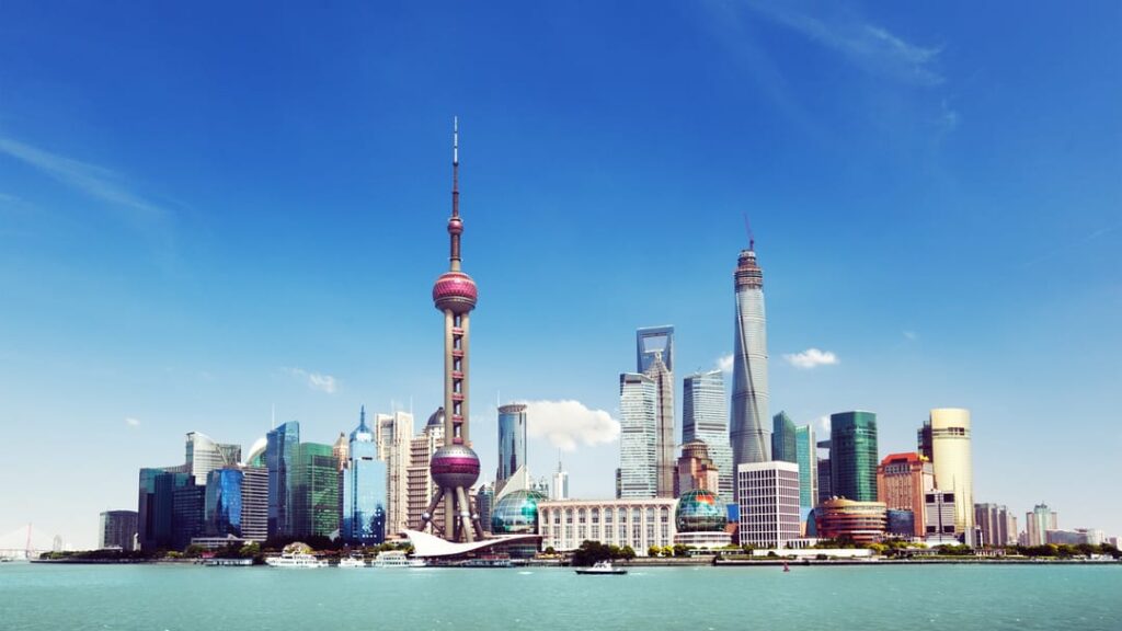 Skyline de Pudong, em Shanghai, com a Oriental Pearl Tower